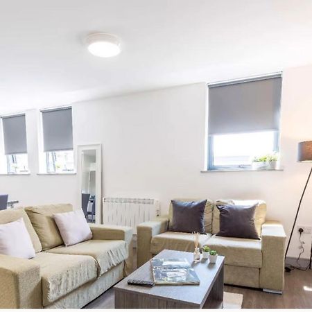 Vibrant Rooms For Students Only, Leeds - Sk Kültér fotó
